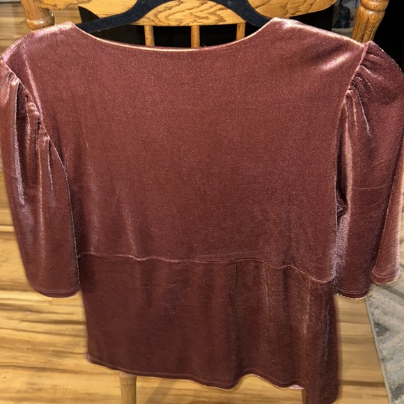 ••4/$20 CLOTHING SALE•• Knox Rose Women’s Small Rose Gold Velvet Blouse - Picture 5 of 8